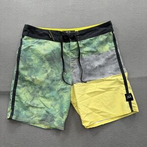 Oakley Board Shorts Mens 33 Multicolor Colorblock Swim Trunks Stretch Beach